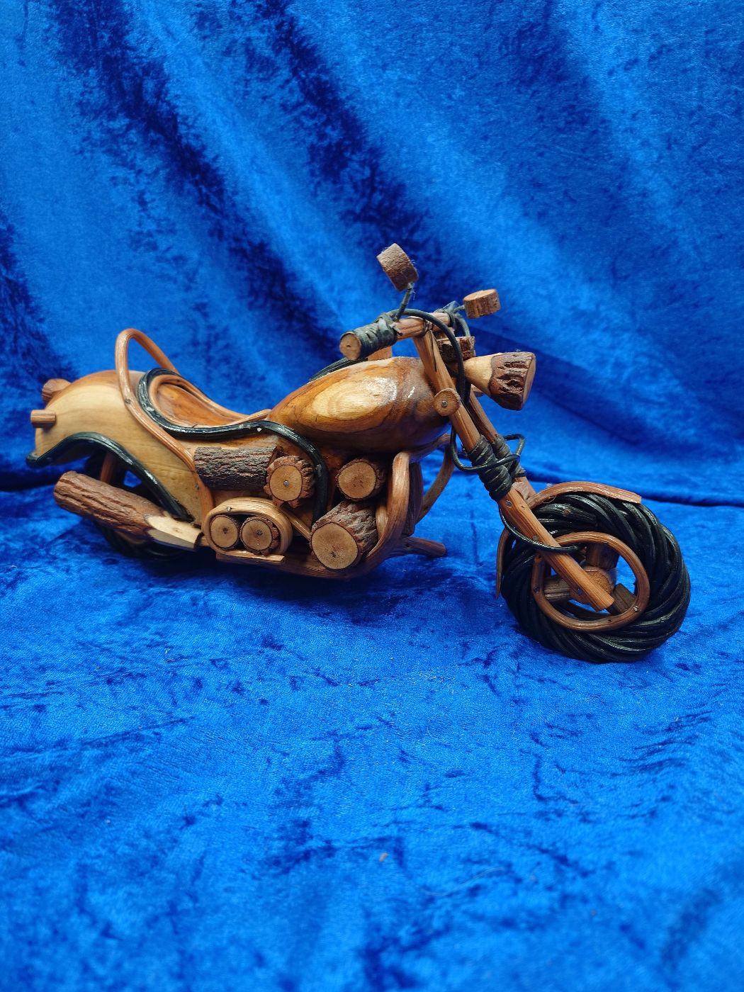 Rustik folk art motorcykel skulptur